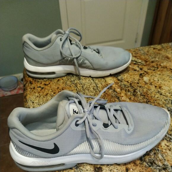 Nike Air Max Advantage 2 AA7396 010 GREY MENS SHOES SIZE 11 running shoes - Picture 1 of 12